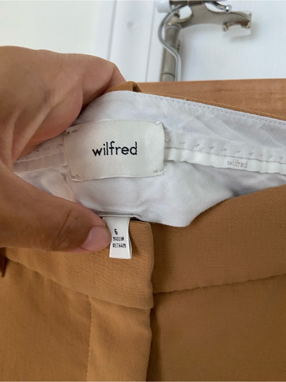 Aritzia Wilfred Effortless Wide Leg Trousers Camel Color Size 6, 28.5 Inches - Picture 4 of 6